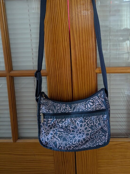 Lesportsac Handbags - LeSportsac Classic Hobo/Crossbody Bag with a coordinating pouch